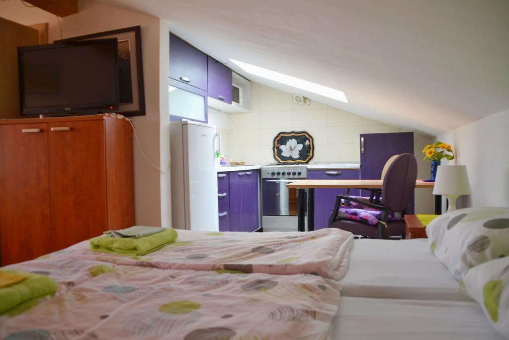 Apartment Antonija With Seaview Fiume Esterno foto